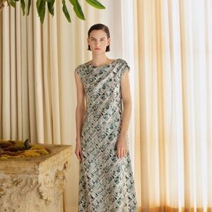 Elegant Patterned Maxi Dress in Green